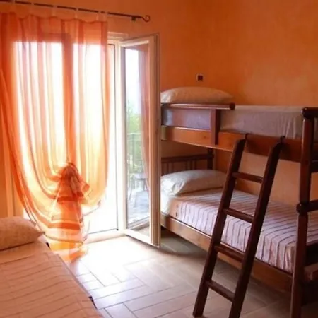Rustikales Haus In Ruhiger Lage Mit Seesicht Сasa de vacaciones